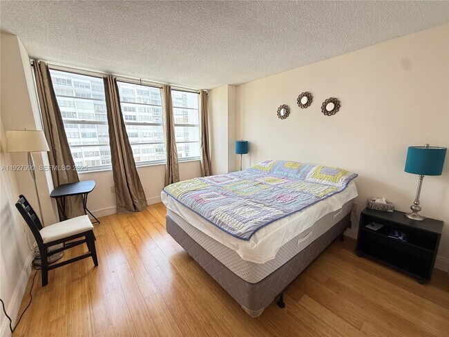 Building Photo - 18051 Biscayne Blvd