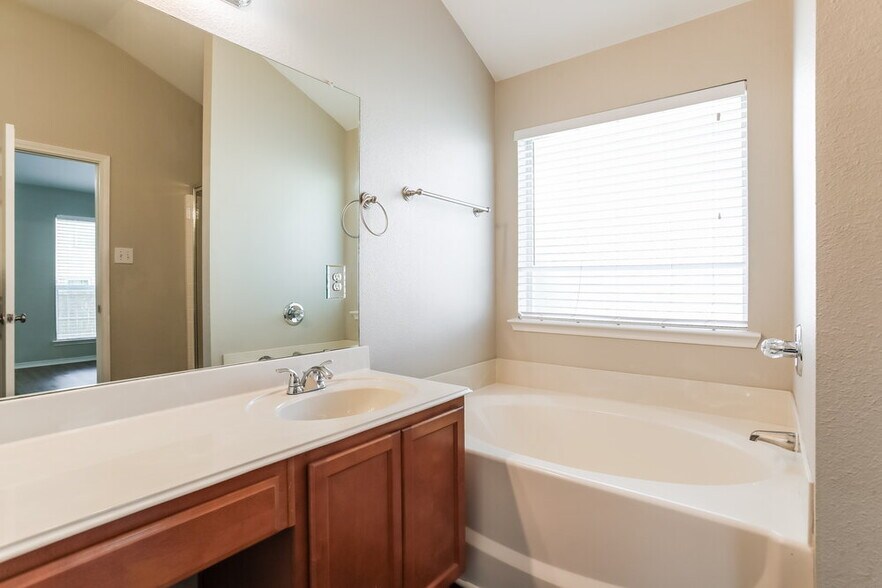 Building Photo - 6552 Manitoba St