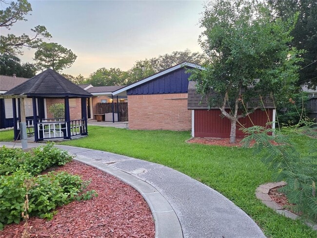 Building Photo - 8918 Mobud Dr