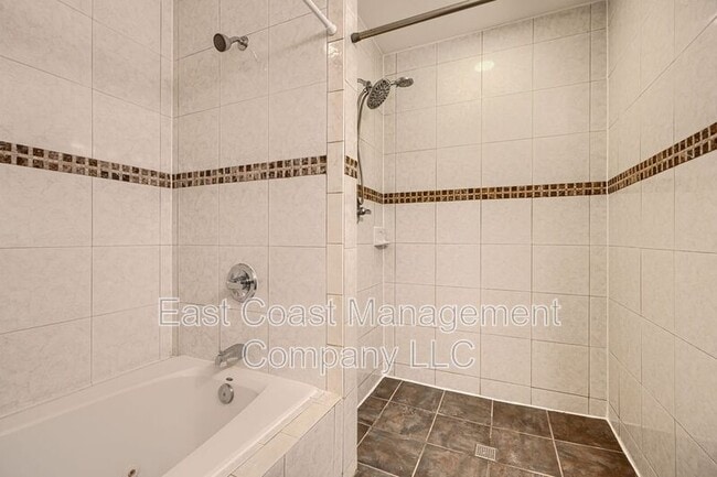 Building Photo - 2826 Huntingdon Ave