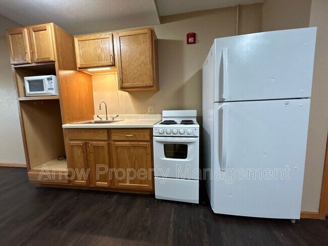 Building Photo - 150 Poppe Dr