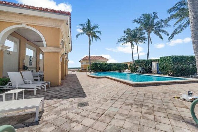 Building Photo - 403 S Sapodilla Ave
