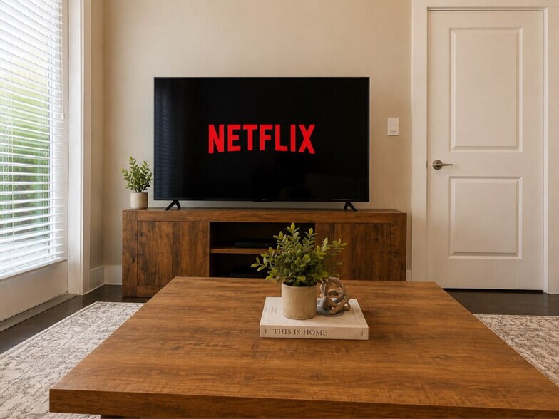 Building Photo - 850 Lake Carolyn Pkwy
