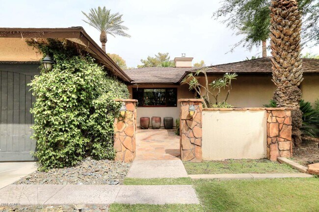 Building Photo - 4420 N 46th Pl