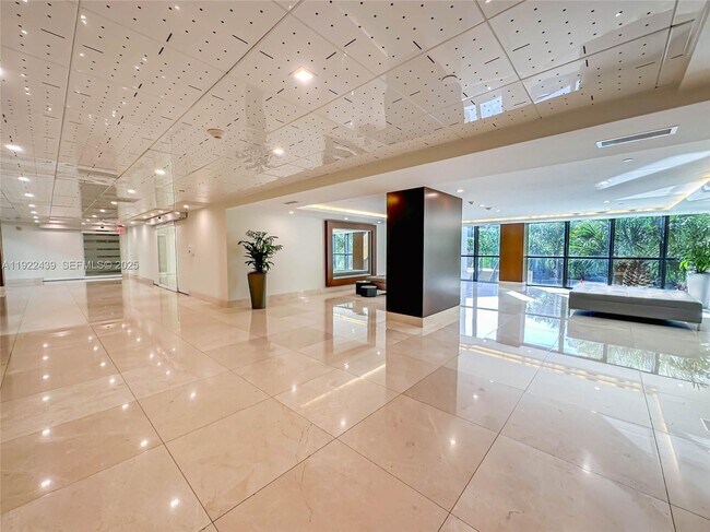 Building Photo - 540 Brickell Key Dr