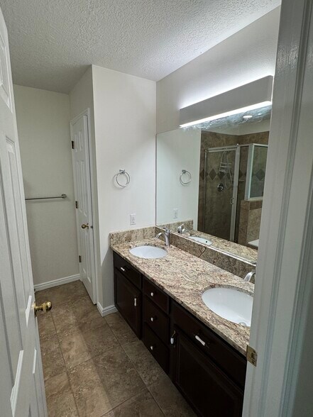 Building Photo - 1117 E 200 S