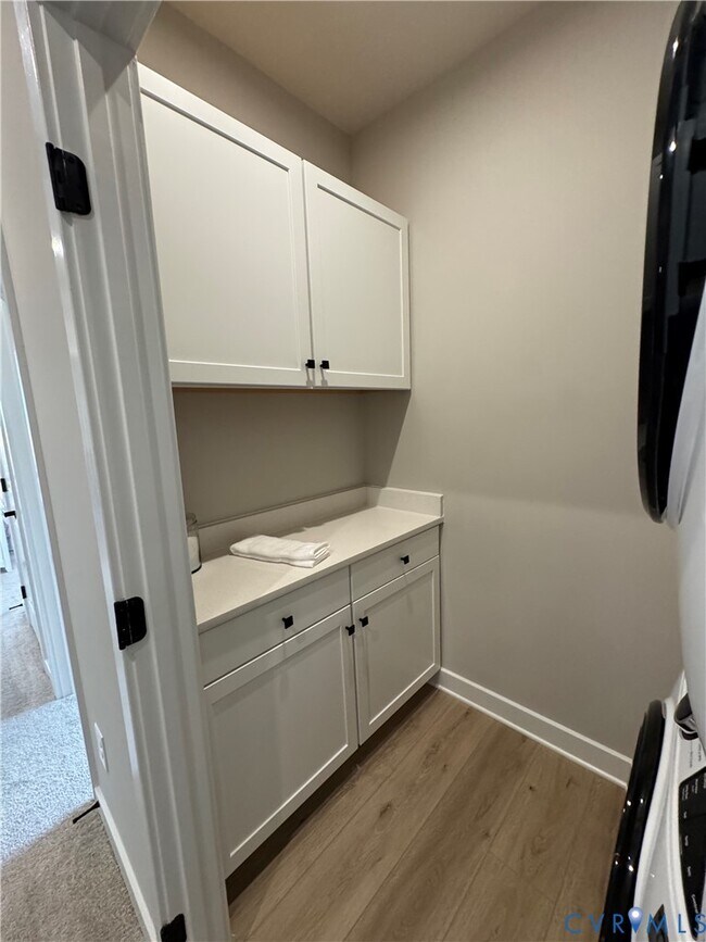 Building Photo - 8029 Lake Laurel Ln