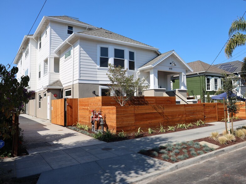 Building Photo - 919 39th Ave