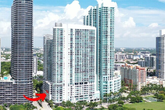 Building Photo - 1800 N Bayshore Dr
