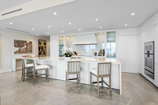 Building Photo - 220 SE Mizner Blvd