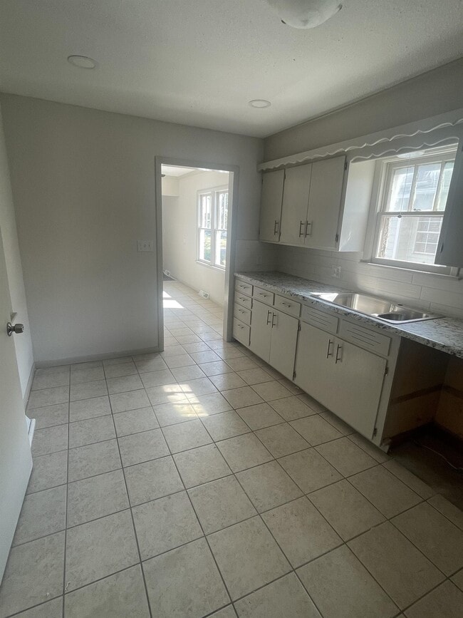 Primary Photo - 1431 Santa Fe S