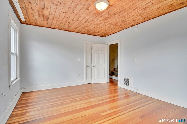 Building Photo - 42 Hartford Ave