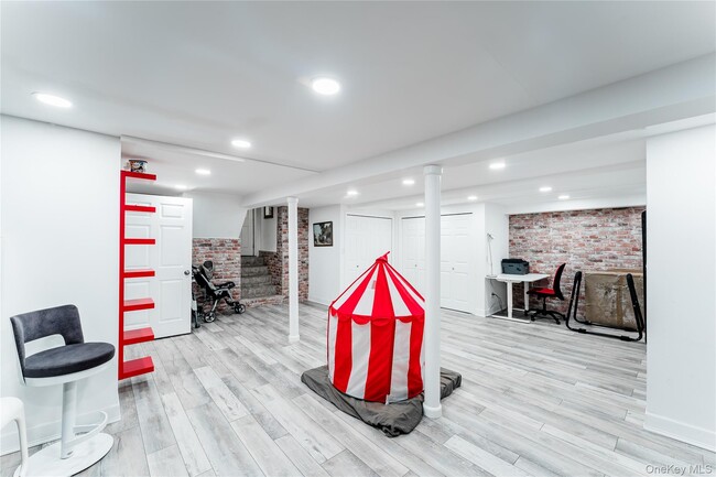 Building Photo - 575 Cornwell Ave