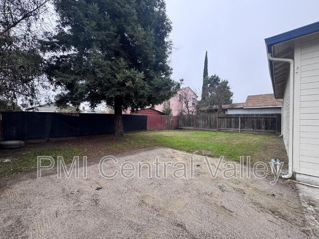 Building Photo - 136 E Stadium Dr