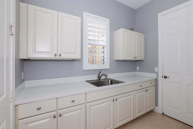 Building Photo - 9895 SW Nuova Way