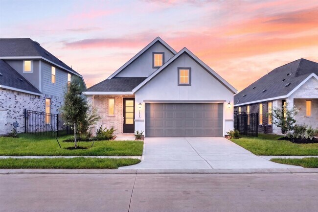 Building Photo - 27447 Sunterra Village Dr