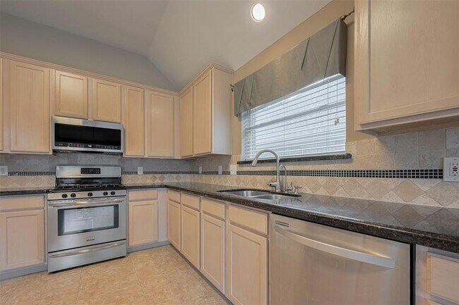 Building Photo - 9502 Willow Crossing Dr