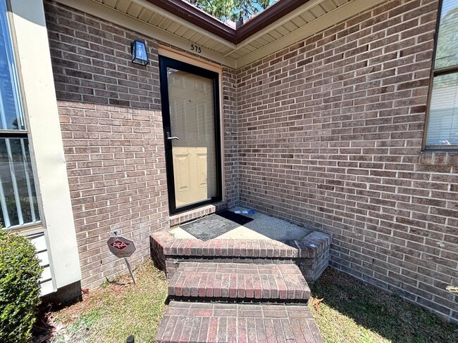 Building Photo - 575 Countrytown Dr