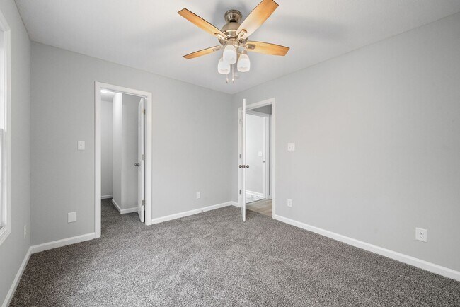 Building Photo - Spacious 3 bedroom 2 1/2 bath home for rent!