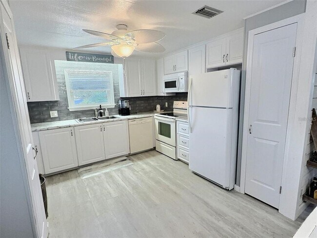 Building Photo - 29 Royal Palm Cir