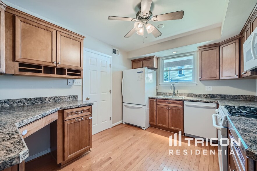 Building Photo - 1716 Elkridge Dr