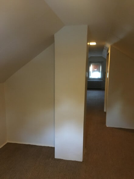 Building Photo - 67 E Hawthorne Ave