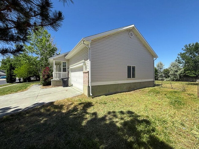 Building Photo - Spacious 5-Bedroom Home in Stansbury Park ...