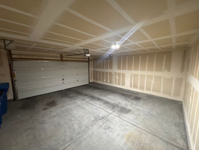 Building Photo - Charming 2-Story Townhome | 2 Bedrooms, 2 Baths & Community Pool