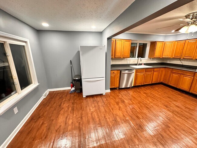 Building Photo - 1240 S 17th St