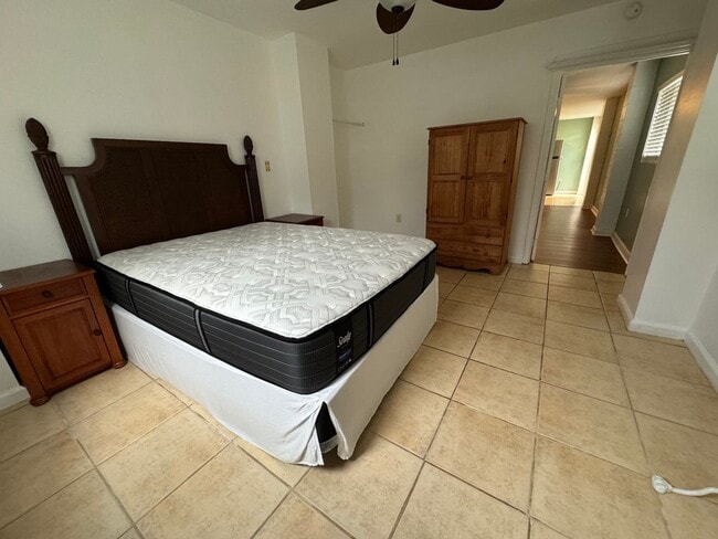 Building Photo - Hauula