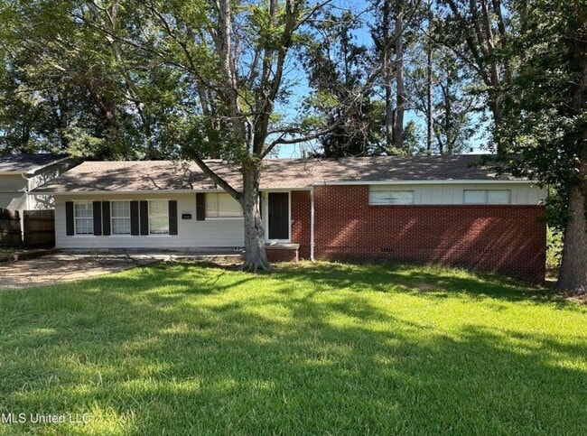 Building Photo - 612 Heather Ln