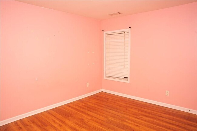 Building Photo - 2581 Southhaven Ln