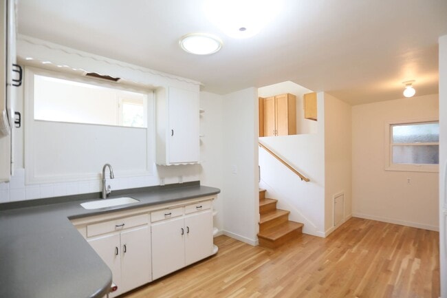 Building Photo - Charming single-story 2BR/1BA home in Mill Valley, Back yard, Storage, Front Porch (11 Alta Vista...