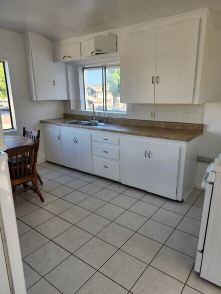 Kitchen - 2465 250th St