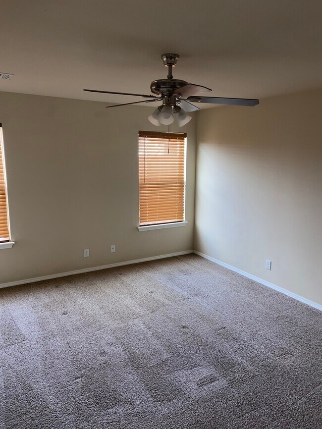 Building Photo - Call 405-456-0410 To Schedule Your Showing Now!