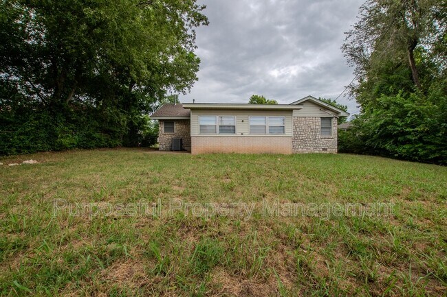 Building Photo - 616 E Bouse Dr