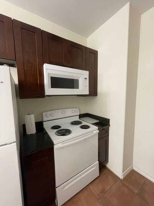 Building Photo - Brand New 1 Bedroom / 1 Bathroom Apartments in Lindale!