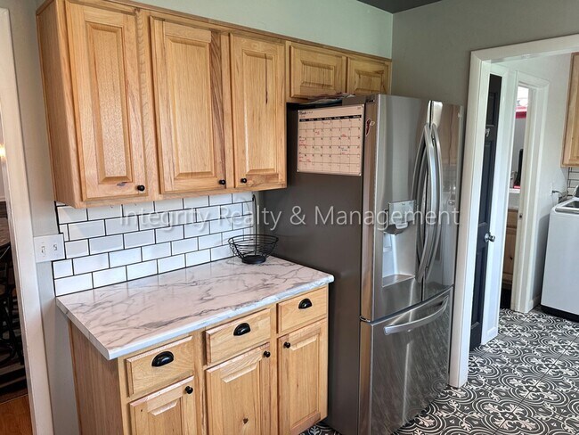 Building Photo - 3367 W Arlington Ave