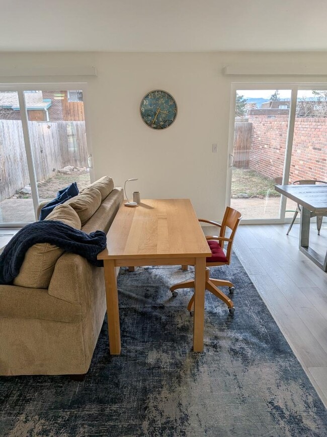 Building Photo - 425 Manhattan Dr