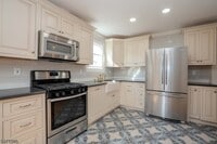 Building Photo - 135 Main St