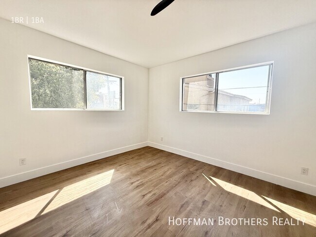 Building Photo - 1819 S Oxford Ave