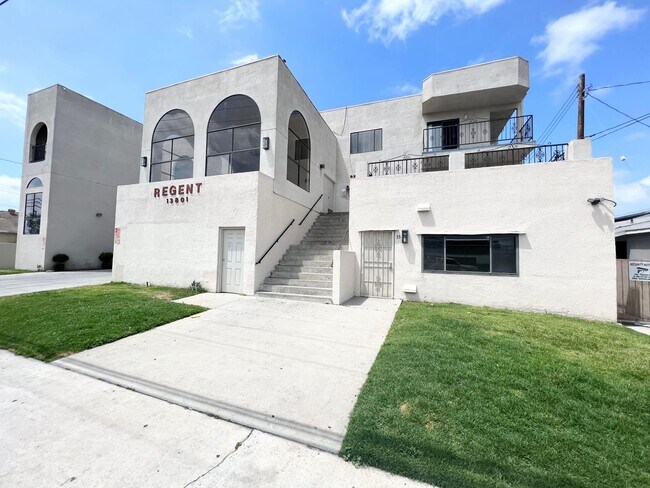 Interior Photo - Yukon (Regent)