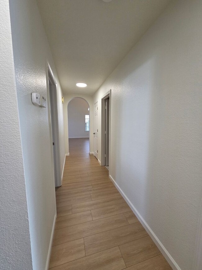 Building Photo - Super clean! 3 Bdrm, 2 Bath near Lembi Park