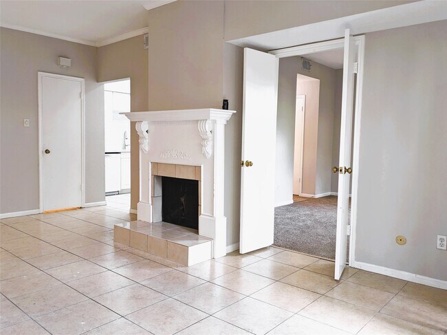 Building Photo - 2100 Tanglewilde St