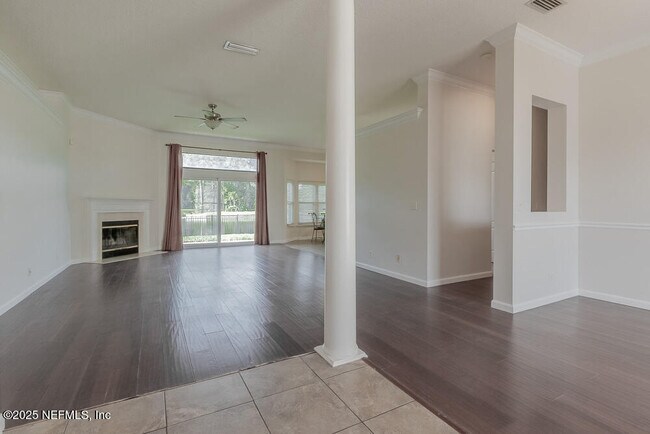 Building Photo - 12080 Scarsdale Dr