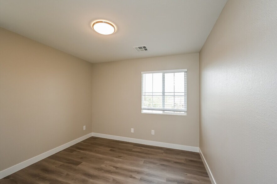 Building Photo - 9327 Wishing Creek Ave