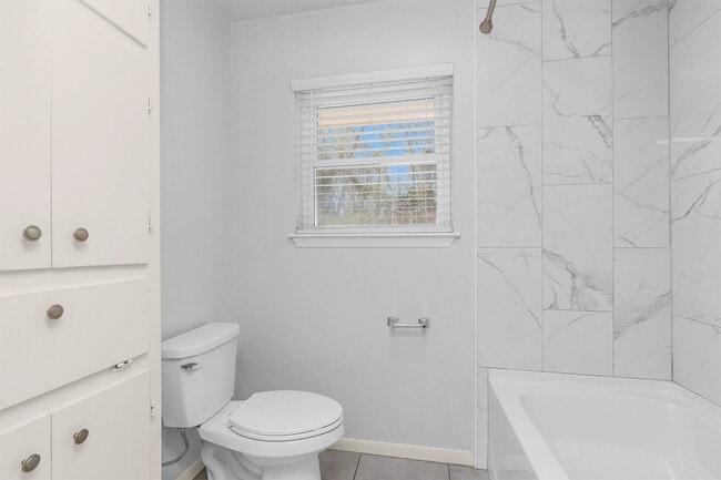 Building Photo - 2213 N Thompson St