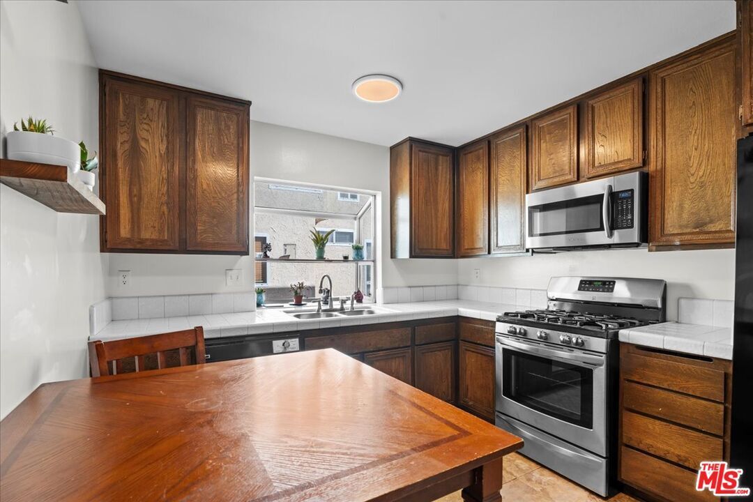 Building Photo - 5267 Coldwater Canyon Ave