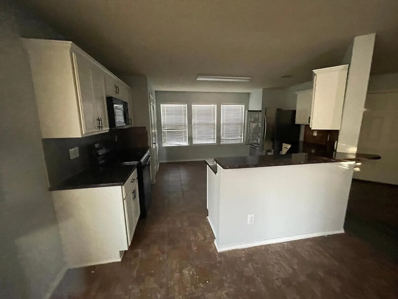 Building Photo - Room in House on Overlook Dr
