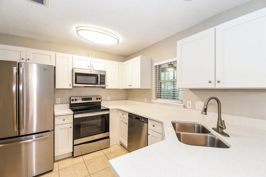 Building Photo - 9563 Sugar Hollow Ln